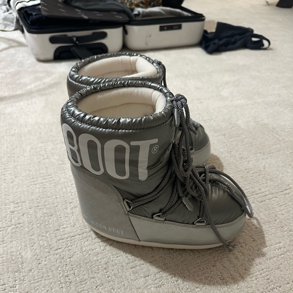 Silver Moon Boots - Picture 3 of 5